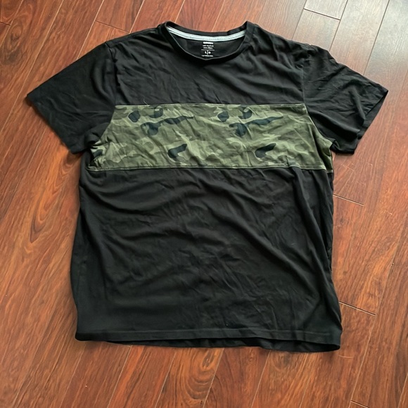 Old Navy Soft-Washed Tee Camo - Picture 2 of 2